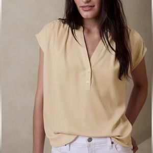 Banana Republic Beige Popover Blouse Cap Sleeve Split Neck Lightweight L NWT